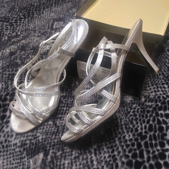 Heels - Picture 2 of 4